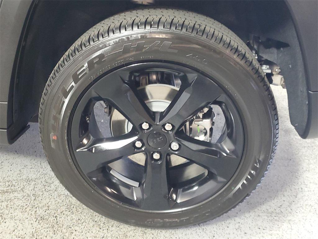 new 2025 Jeep Grand Cherokee car, priced at $42,725