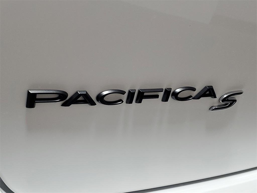 new 2026 Chrysler Pacifica car, priced at $55,985