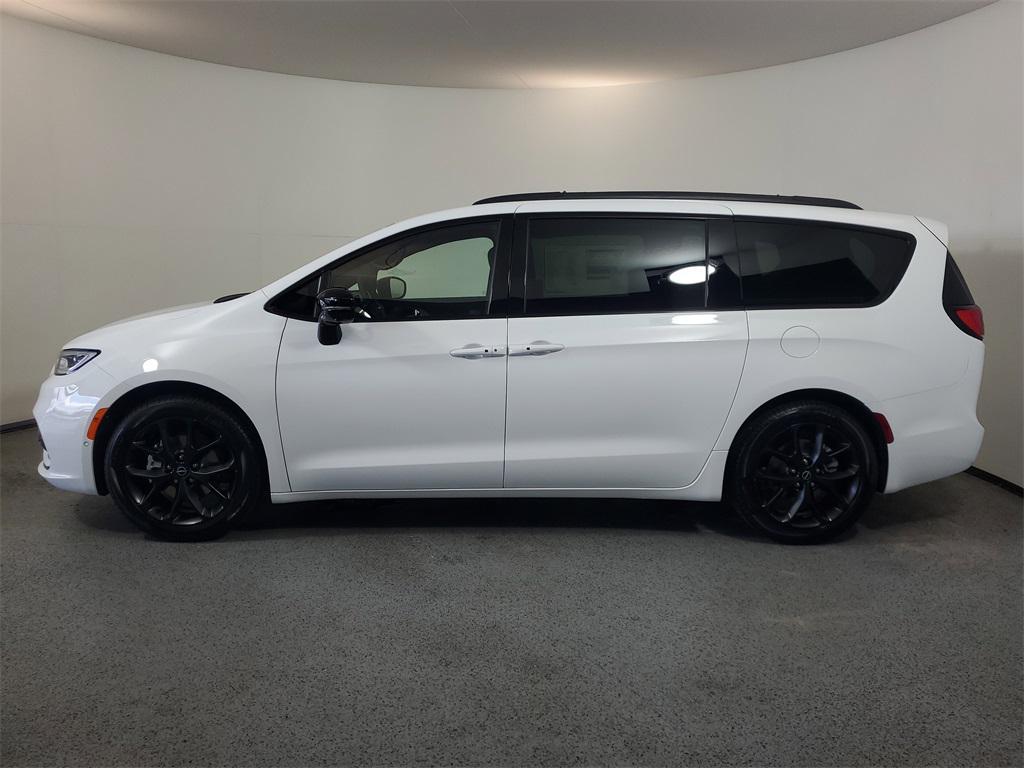 new 2026 Chrysler Pacifica car, priced at $55,985
