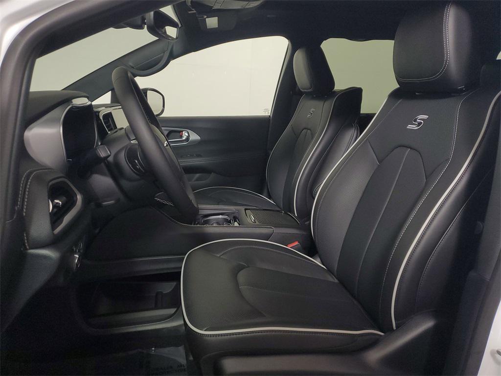 new 2026 Chrysler Pacifica car, priced at $55,985