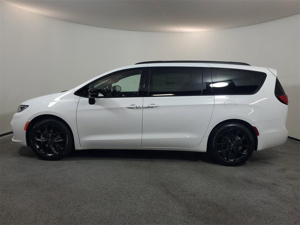 new 2026 Chrysler Pacifica car, priced at $46,822