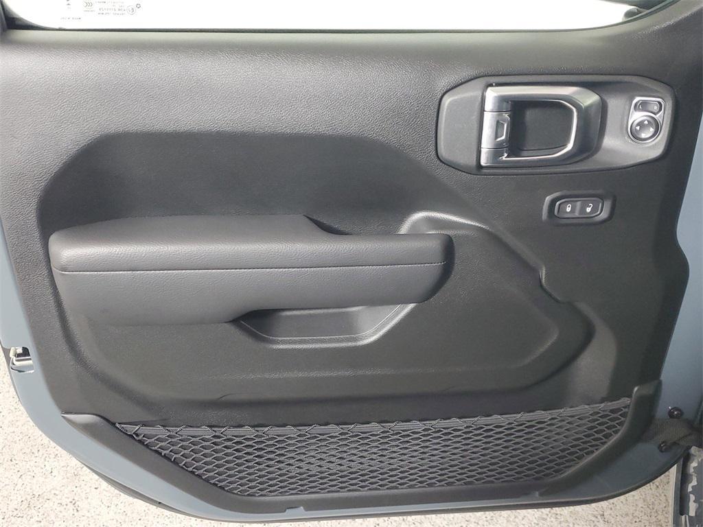 new 2025 Jeep Gladiator car, priced at $39,975