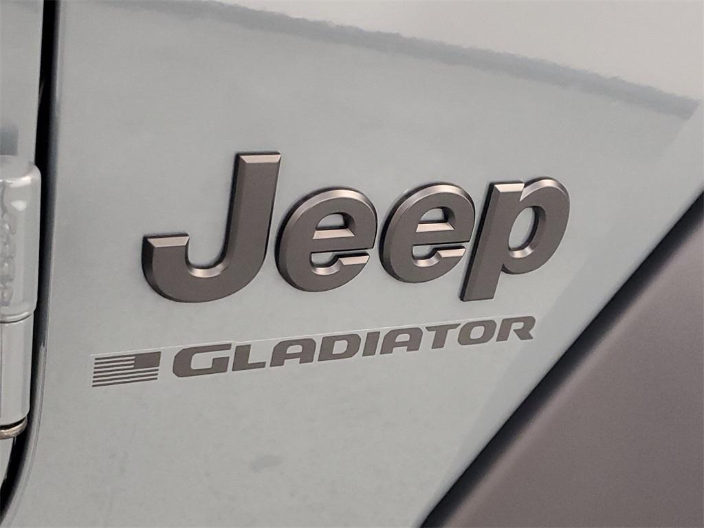 new 2025 Jeep Gladiator car, priced at $39,975