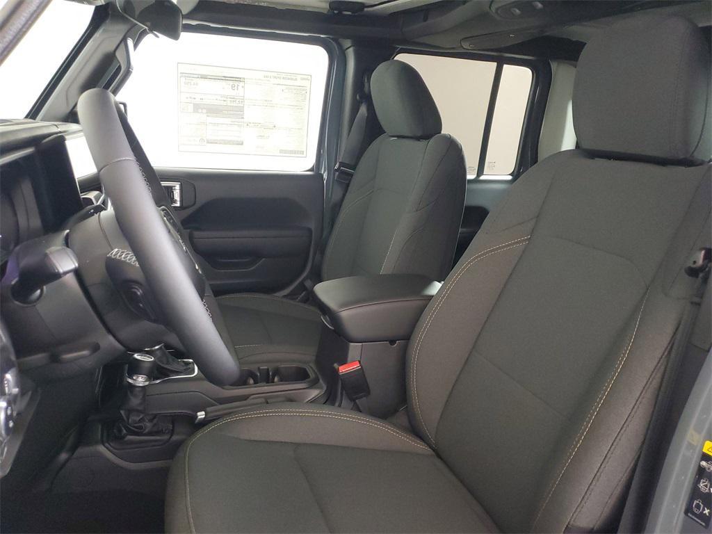 new 2025 Jeep Gladiator car, priced at $39,975