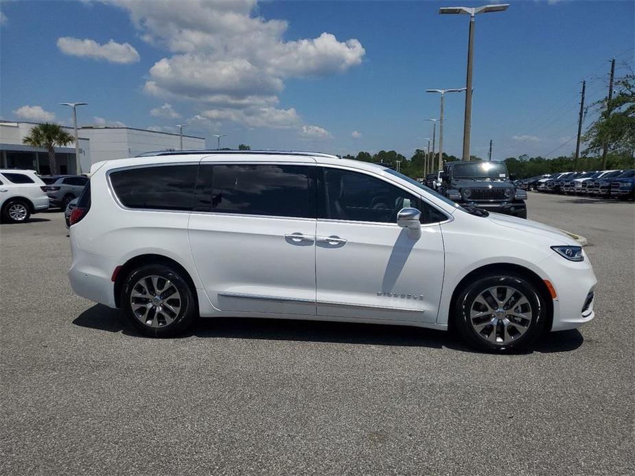 new 2024 Chrysler Pacifica Hybrid car, priced at $61,090