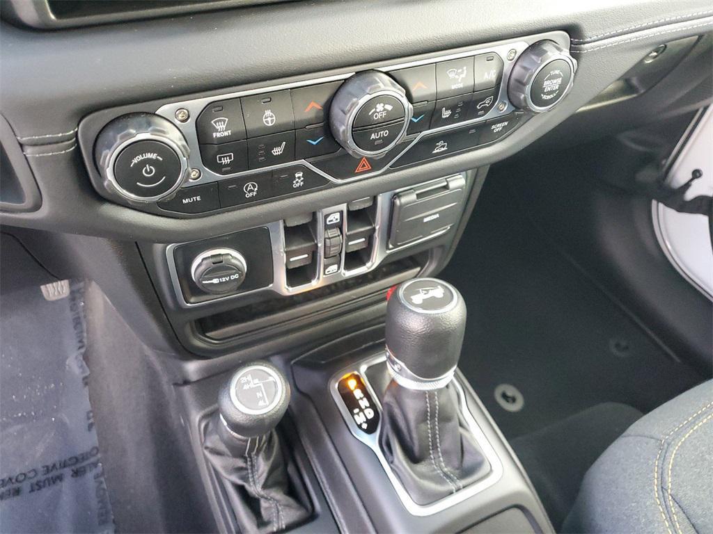 new 2025 Jeep Wrangler car, priced at $47,923