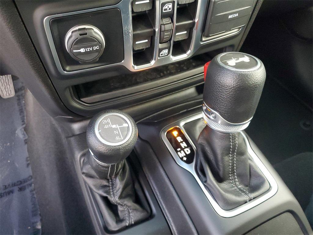 new 2025 Jeep Wrangler car, priced at $47,923