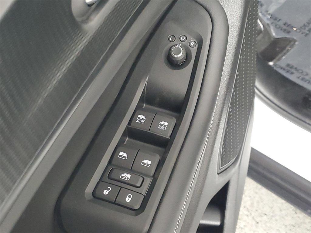 new 2025 Jeep Grand Cherokee car, priced at $40,367