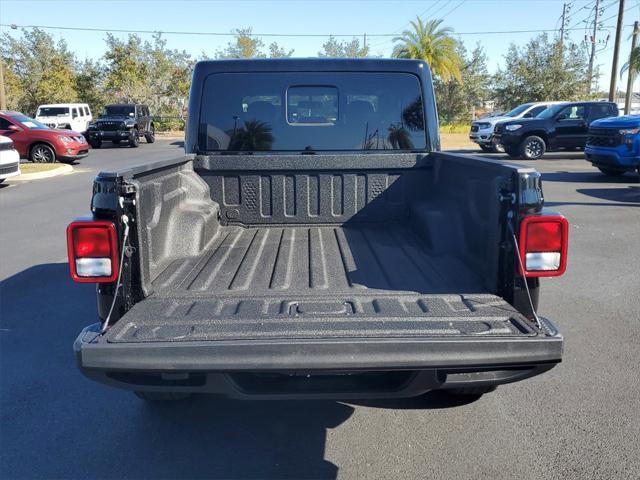 new 2025 Jeep Gladiator car, priced at $41,940