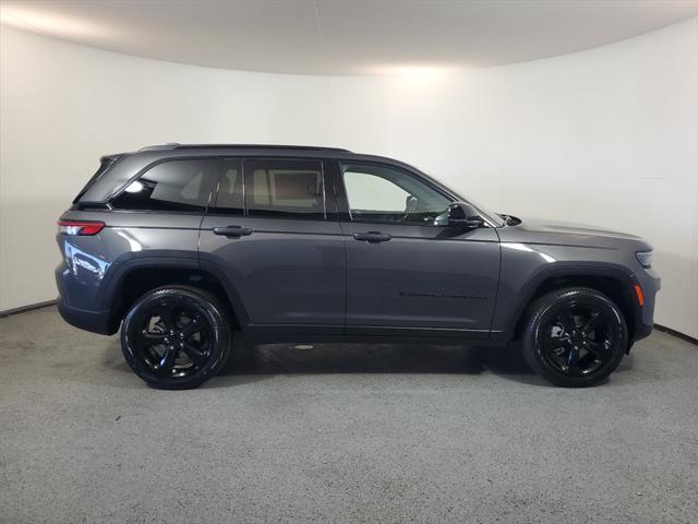 new 2025 Jeep Grand Cherokee car, priced at $43,599