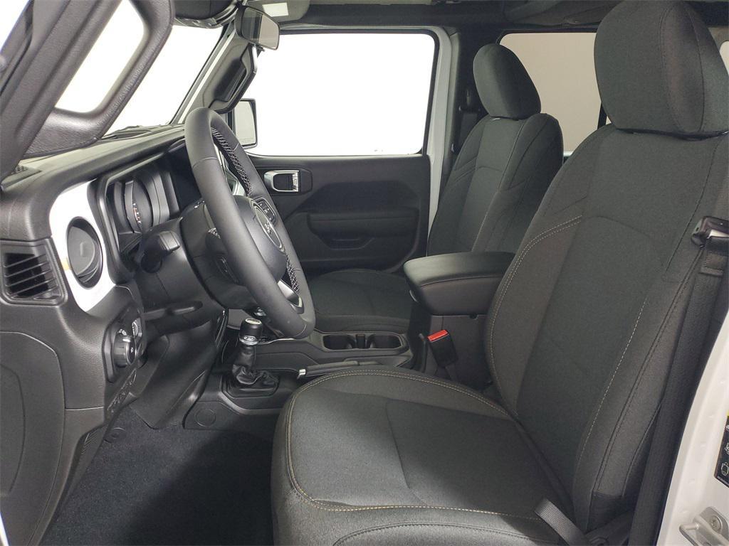 new 2025 Jeep Wrangler car, priced at $46,704