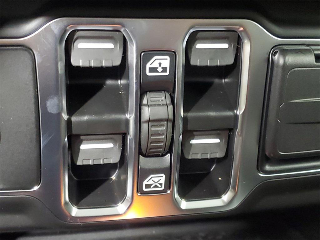 new 2025 Jeep Wrangler car, priced at $46,704