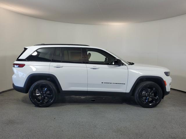 new 2025 Jeep Grand Cherokee car, priced at $42,132