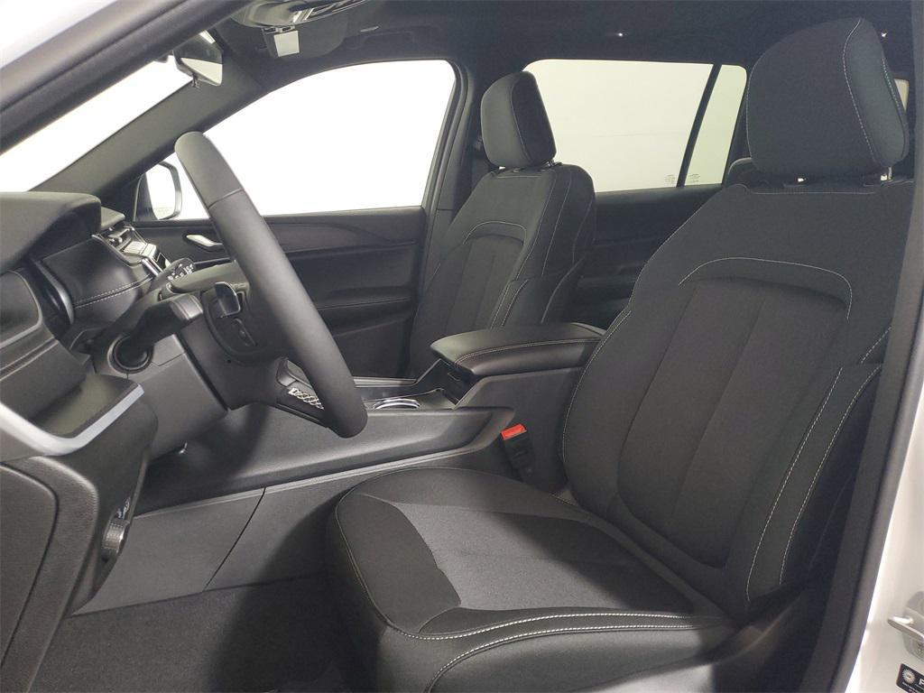 new 2025 Jeep Grand Cherokee L car, priced at $40,075