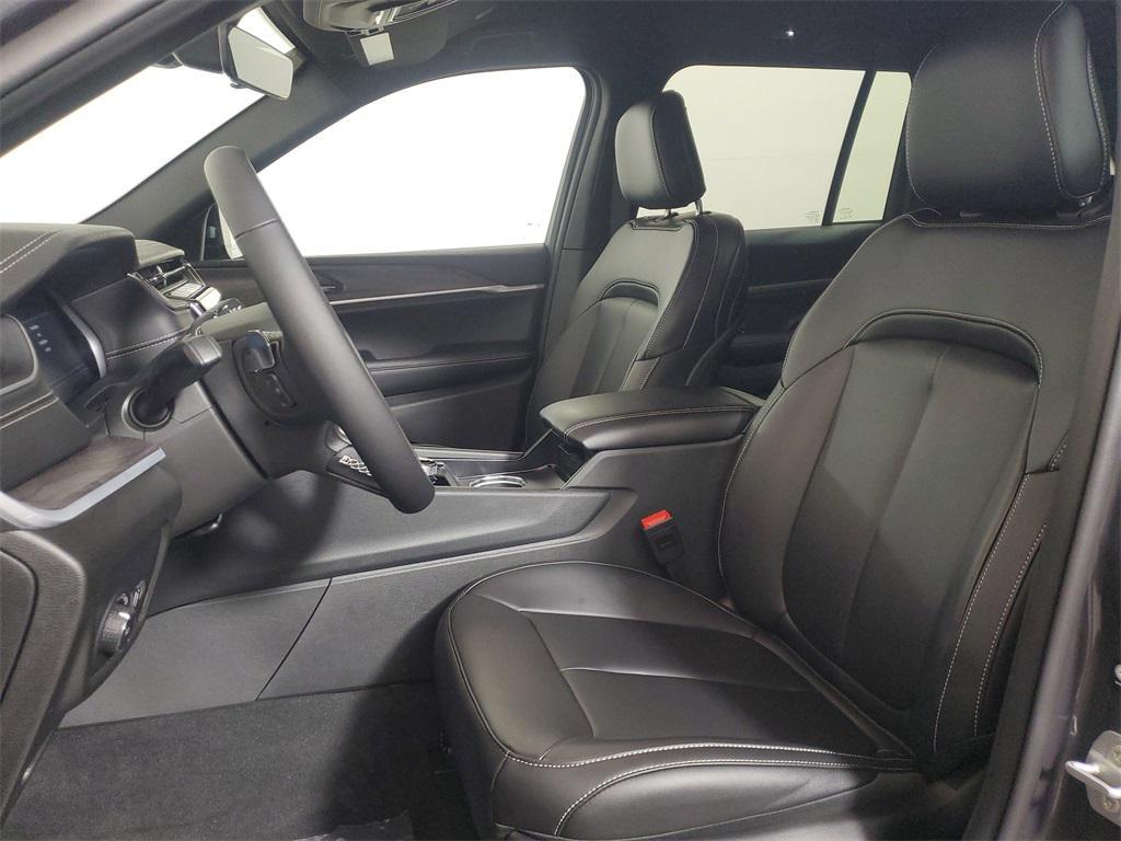 new 2025 Jeep Grand Cherokee car, priced at $44,481