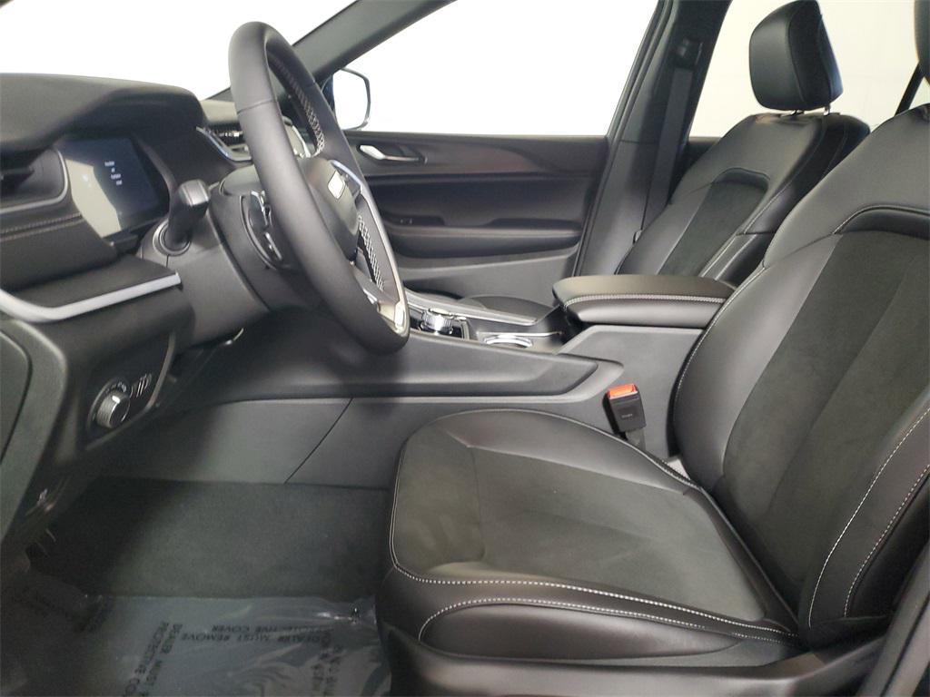 new 2025 Jeep Grand Cherokee car, priced at $42,725