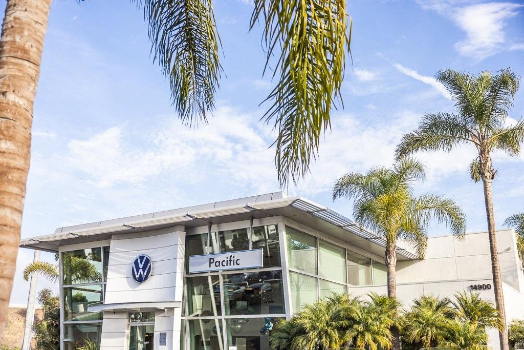 new 2025 Volkswagen ID.4 car, priced at $42,176