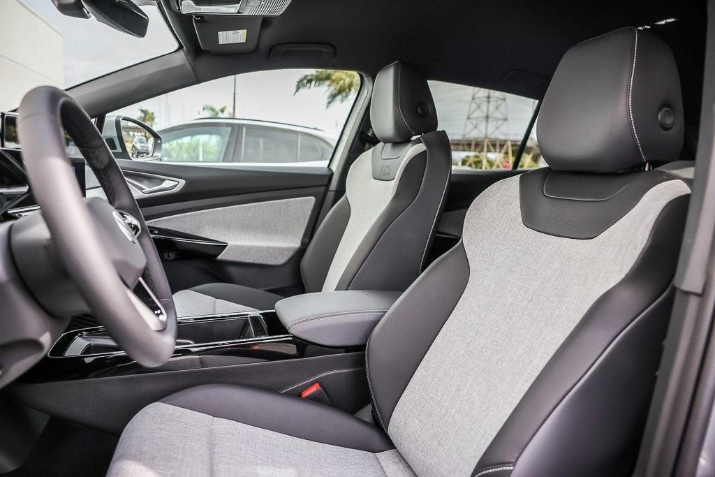 new 2025 Volkswagen ID.4 car, priced at $42,176