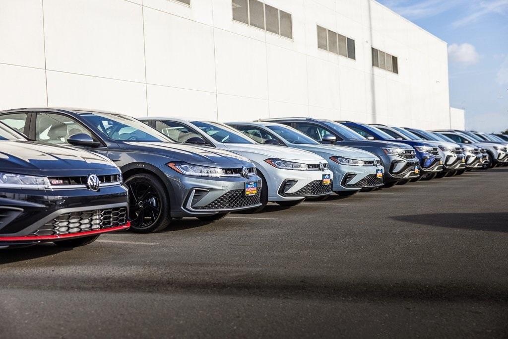 new 2025 Volkswagen ID.4 car, priced at $47,471