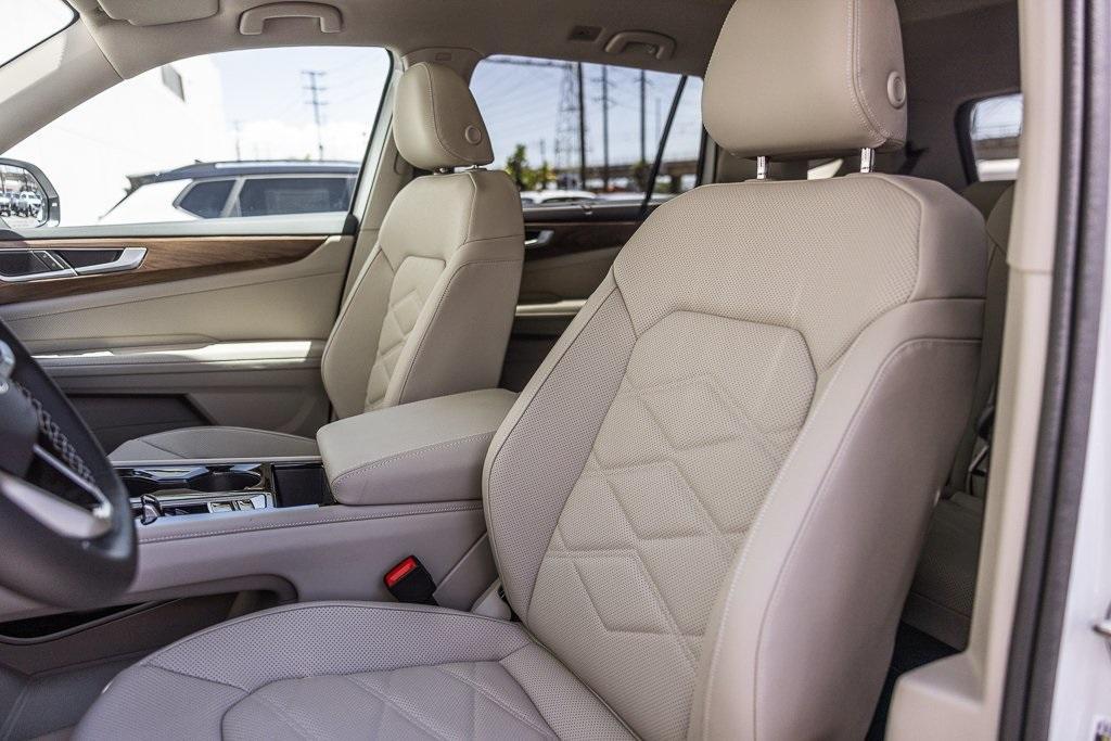 new 2025 Volkswagen Atlas car, priced at $44,336