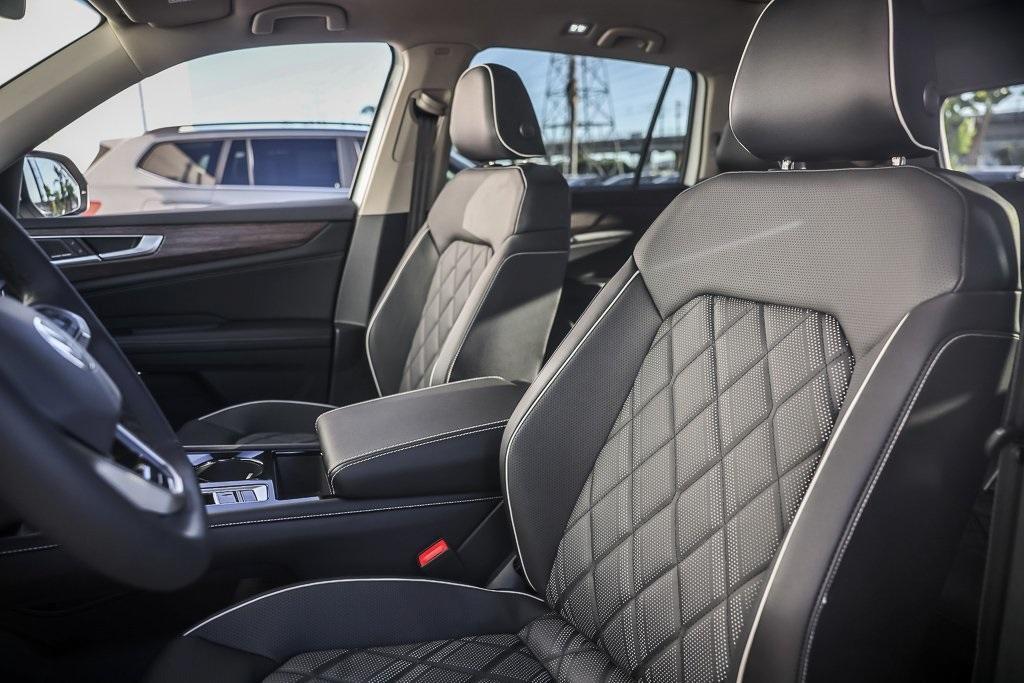 new 2025 Volkswagen Atlas car, priced at $52,581