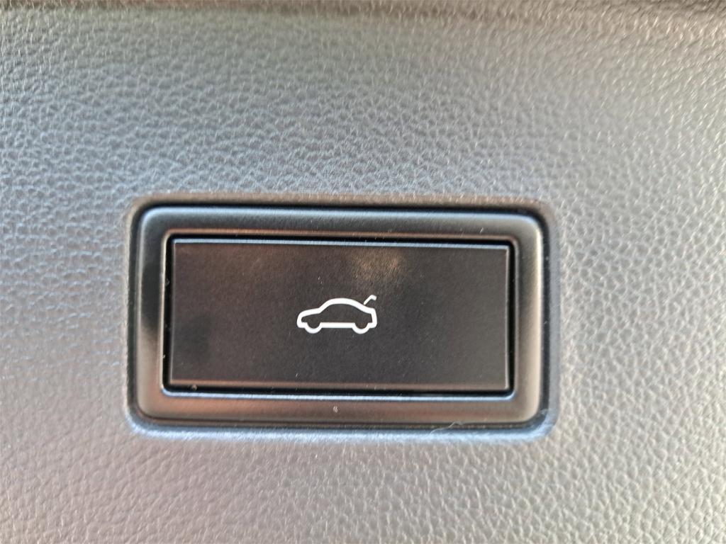 used 2021 Volkswagen Atlas car, priced at $21,500
