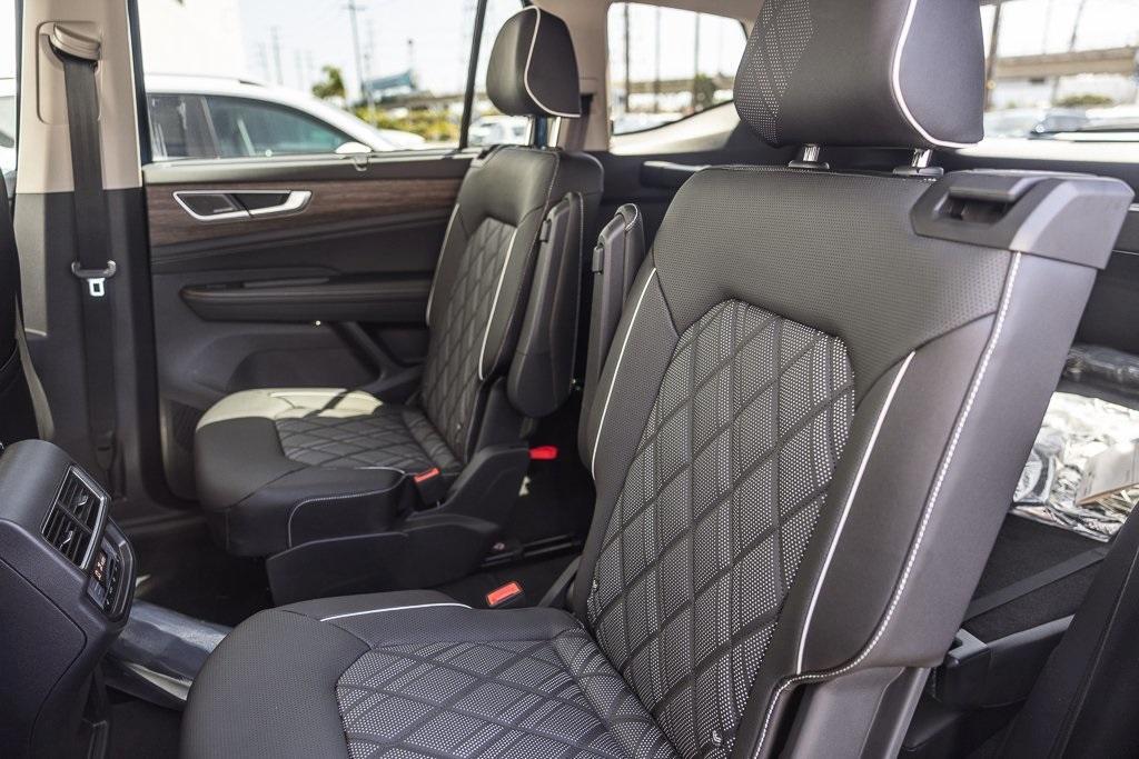 new 2025 Volkswagen Atlas car, priced at $54,266