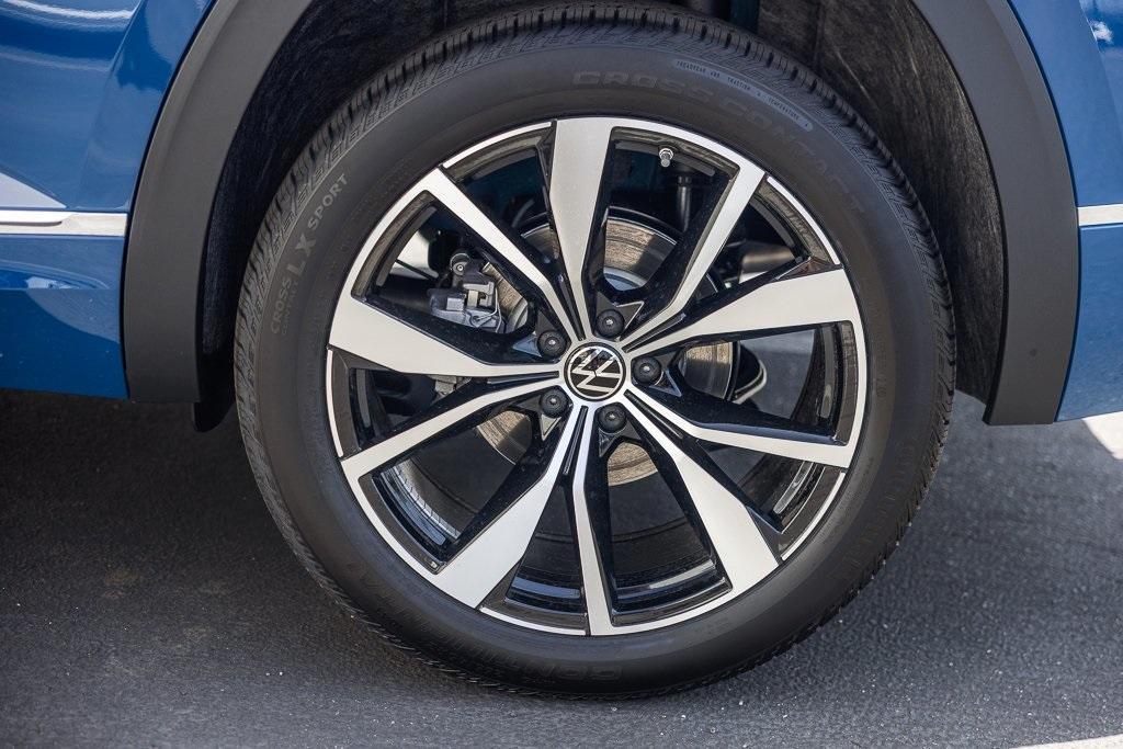 new 2025 Volkswagen Atlas car, priced at $54,266