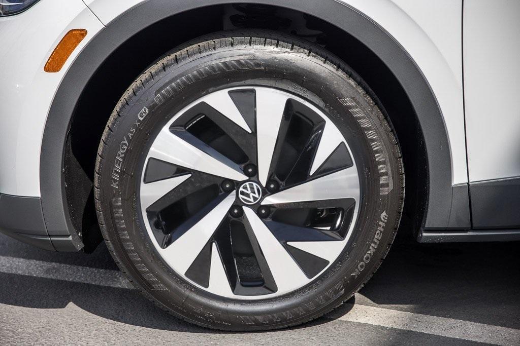 new 2025 Volkswagen ID.4 car, priced at $42,176