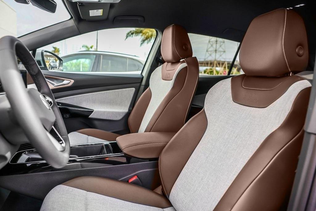 new 2025 Volkswagen ID.4 car, priced at $42,176