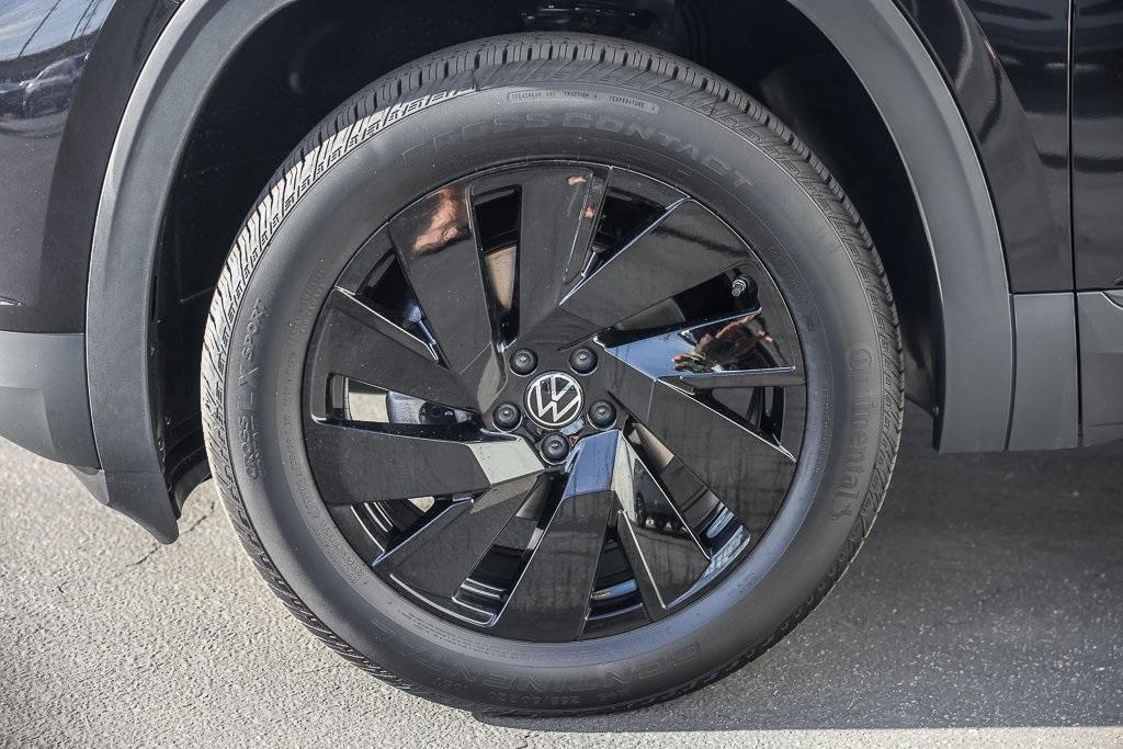new 2025 Volkswagen Atlas car, priced at $43,586