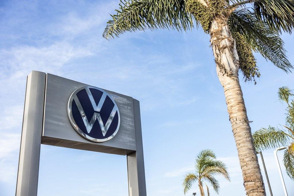 new 2025 Volkswagen ID.4 car, priced at $42,176