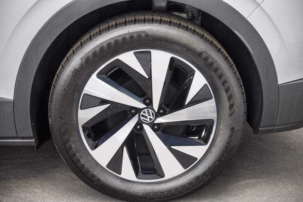 new 2025 Volkswagen ID.4 car, priced at $41,676