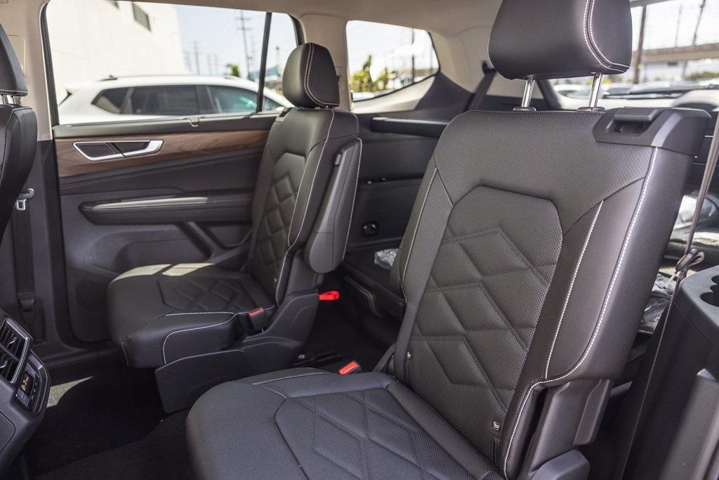 new 2025 Volkswagen Atlas car, priced at $43,702