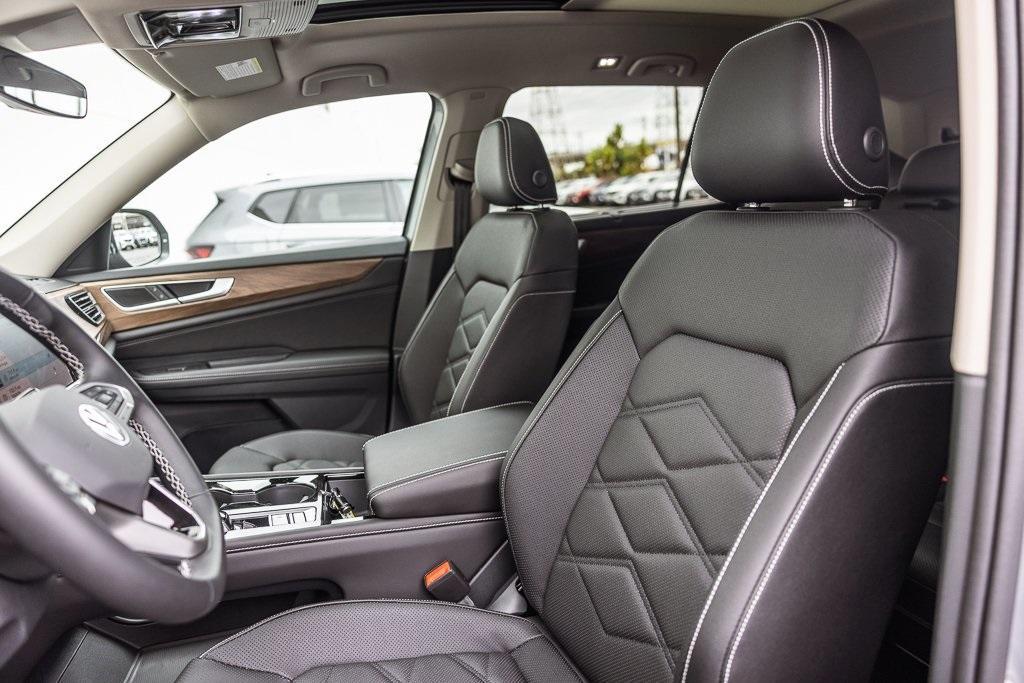 new 2025 Volkswagen Atlas car, priced at $42,811
