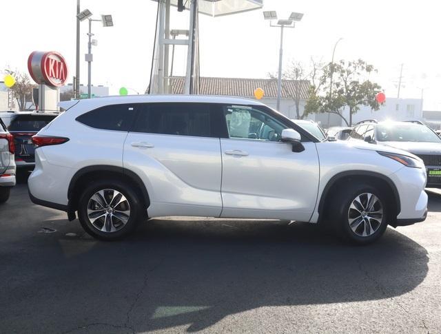 used 2022 Toyota Highlander car, priced at $35,724