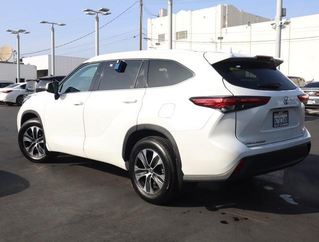 used 2022 Toyota Highlander car, priced at $35,724