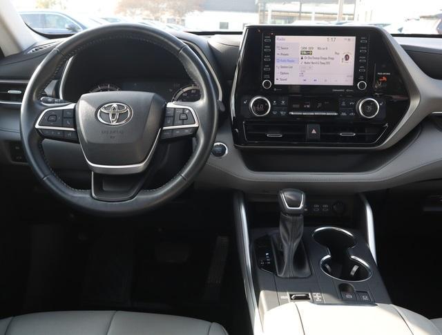 used 2022 Toyota Highlander car, priced at $35,724