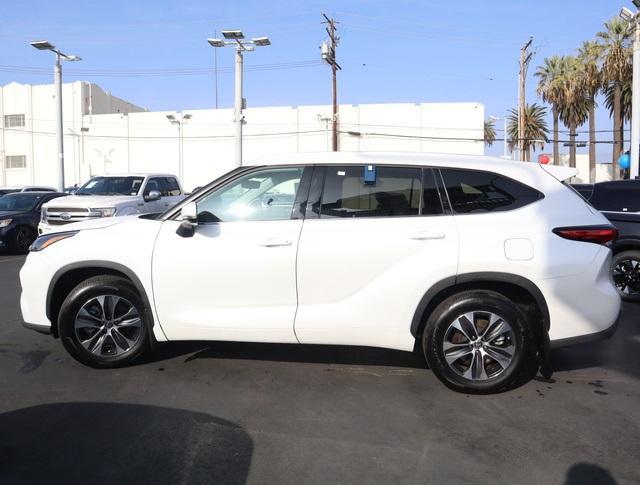 used 2022 Toyota Highlander car, priced at $35,724