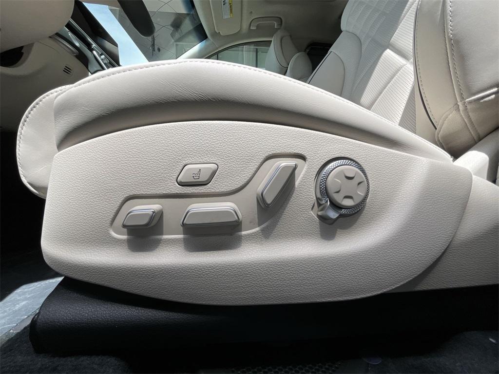 new 2025 Genesis GV80 car, priced at $81,178