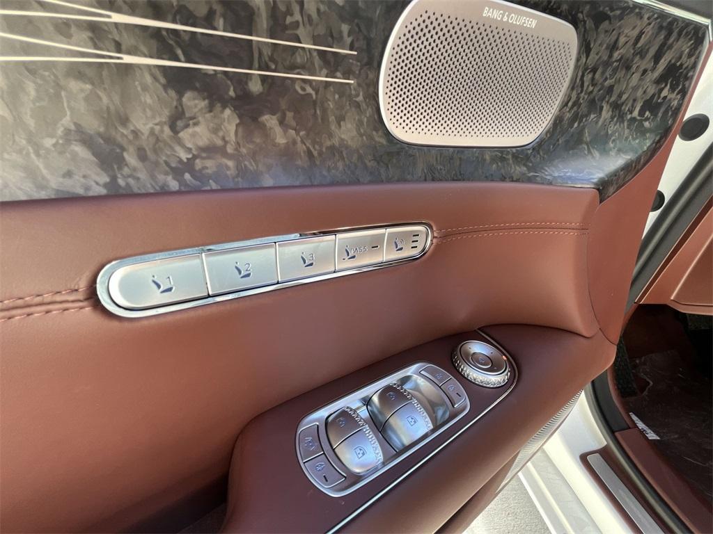 new 2025 Genesis G90 car, priced at $99,010