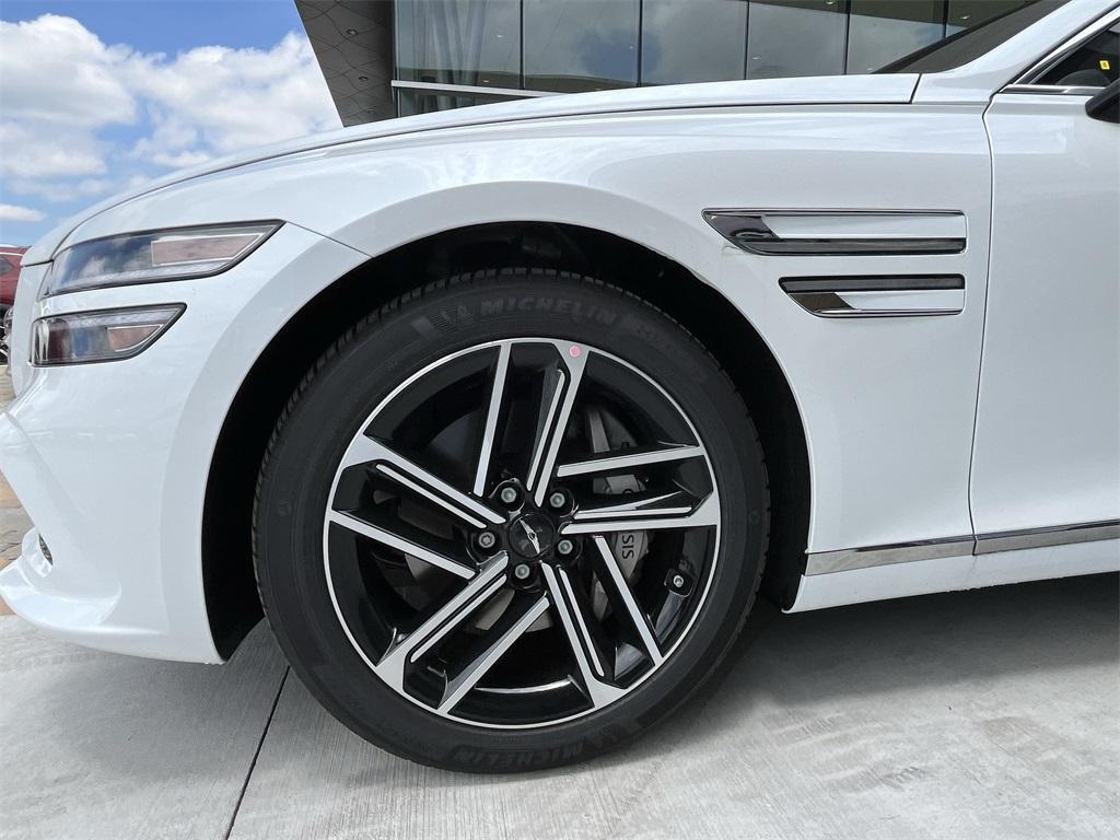 new 2025 Genesis G80 car, priced at $61,080