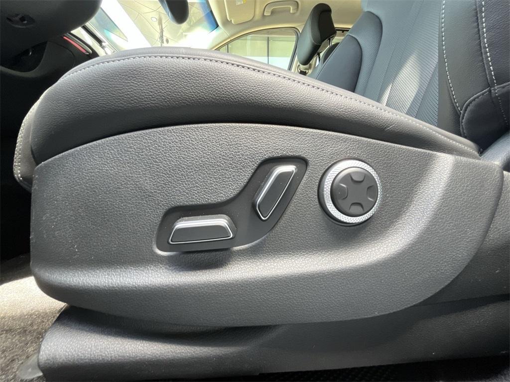 new 2025 Genesis GV80 car, priced at $67,707