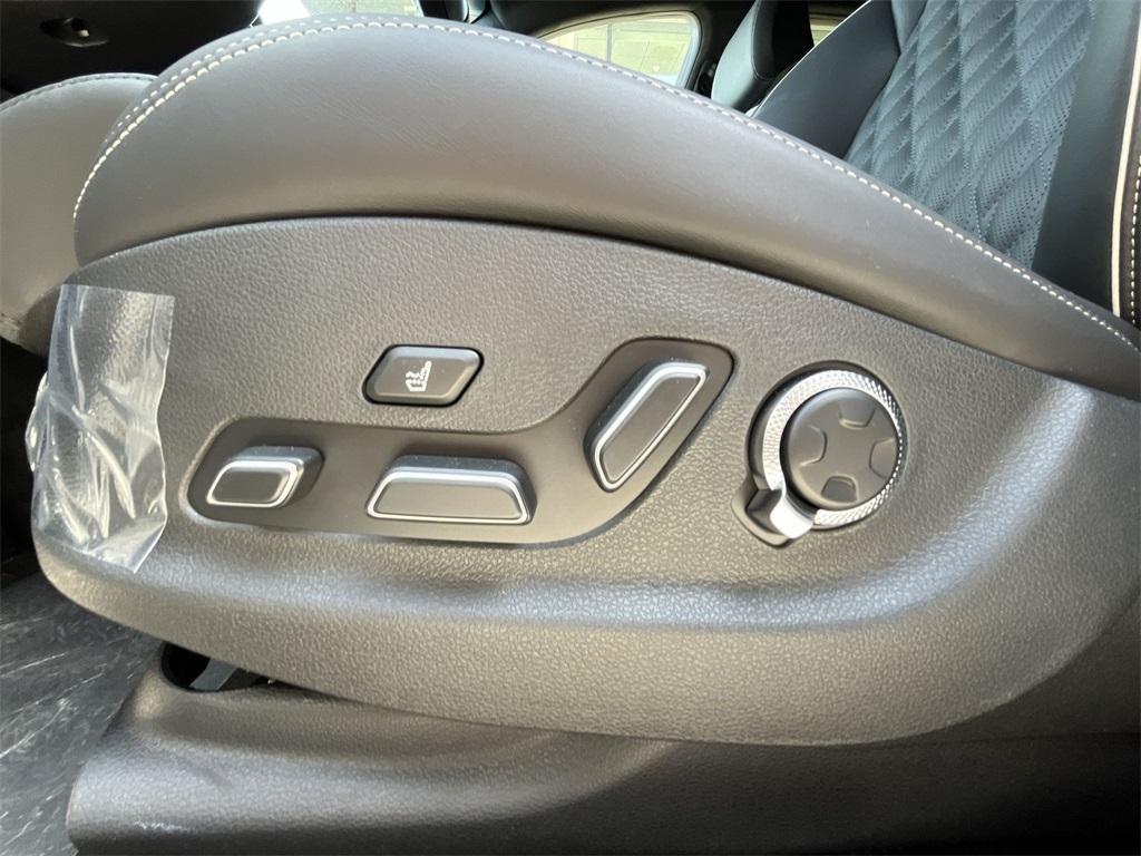 new 2025 Genesis GV70 car, priced at $61,599
