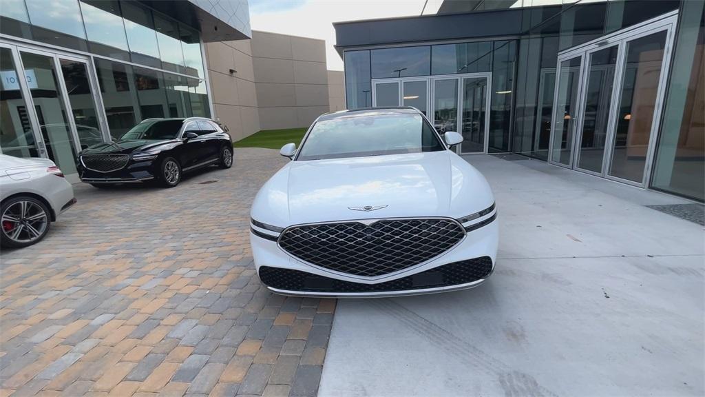 new 2025 Genesis G90 car, priced at $92,081