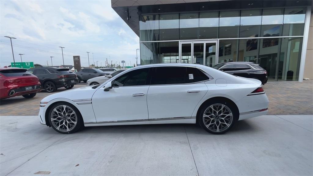 new 2025 Genesis G90 car, priced at $92,081