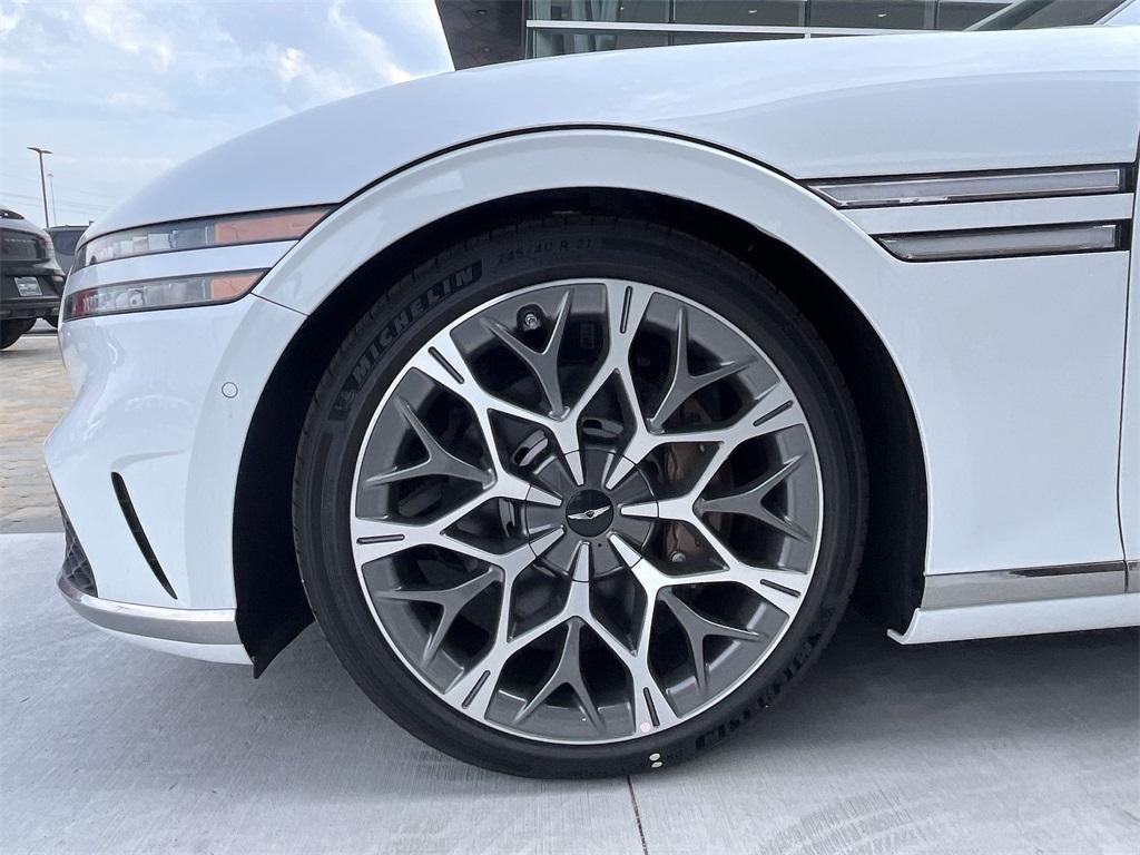 new 2025 Genesis G90 car, priced at $93,102