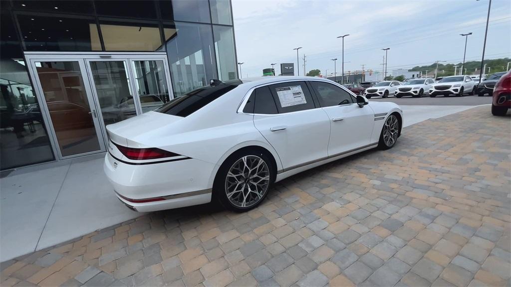 new 2025 Genesis G90 car, priced at $92,081