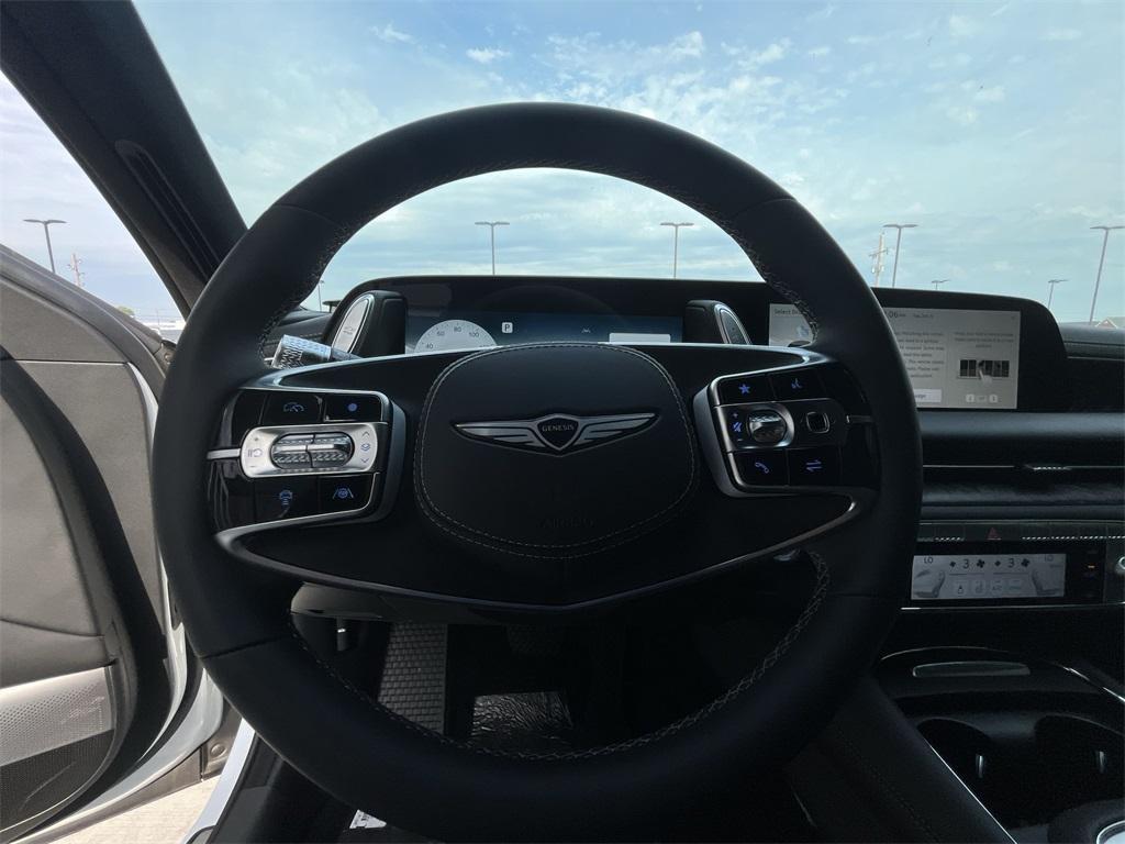 new 2025 Genesis G90 car, priced at $93,102
