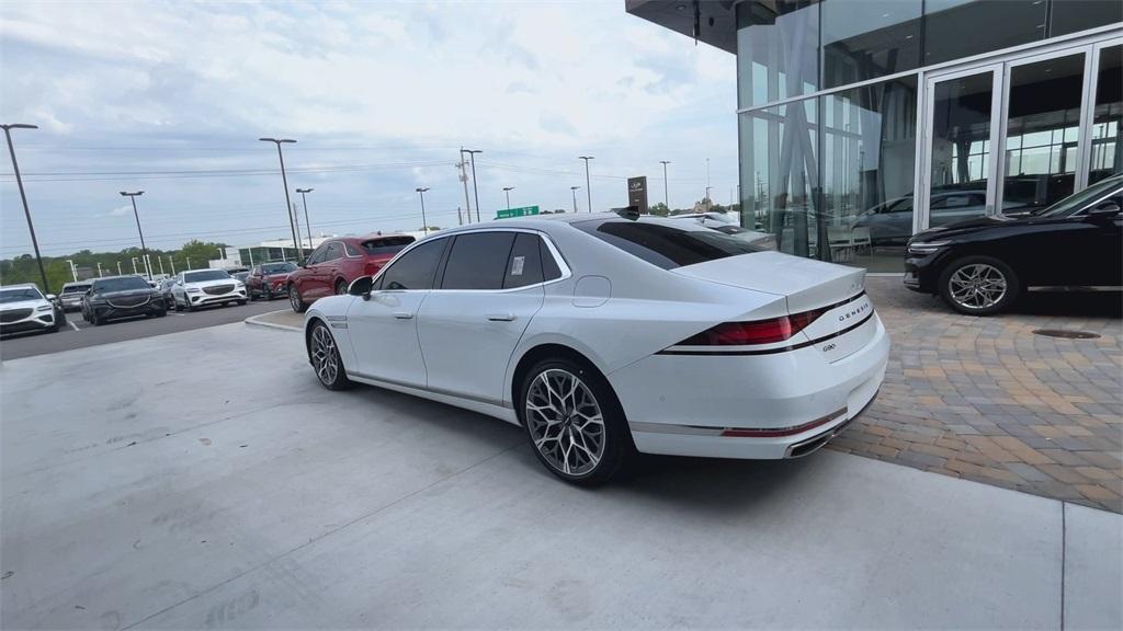 new 2025 Genesis G90 car, priced at $92,081